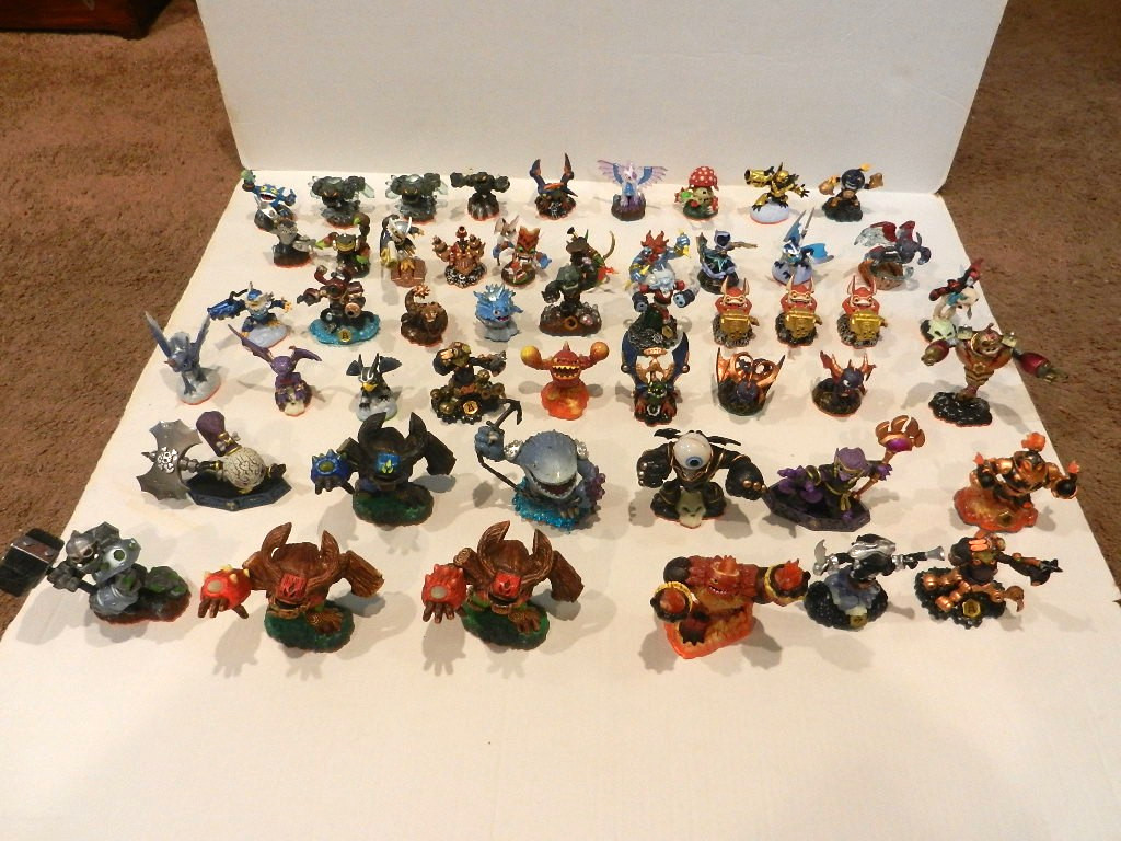 Lot of 50 Skylanders Figures – Mix of Spyro / Giants / Swap Force
