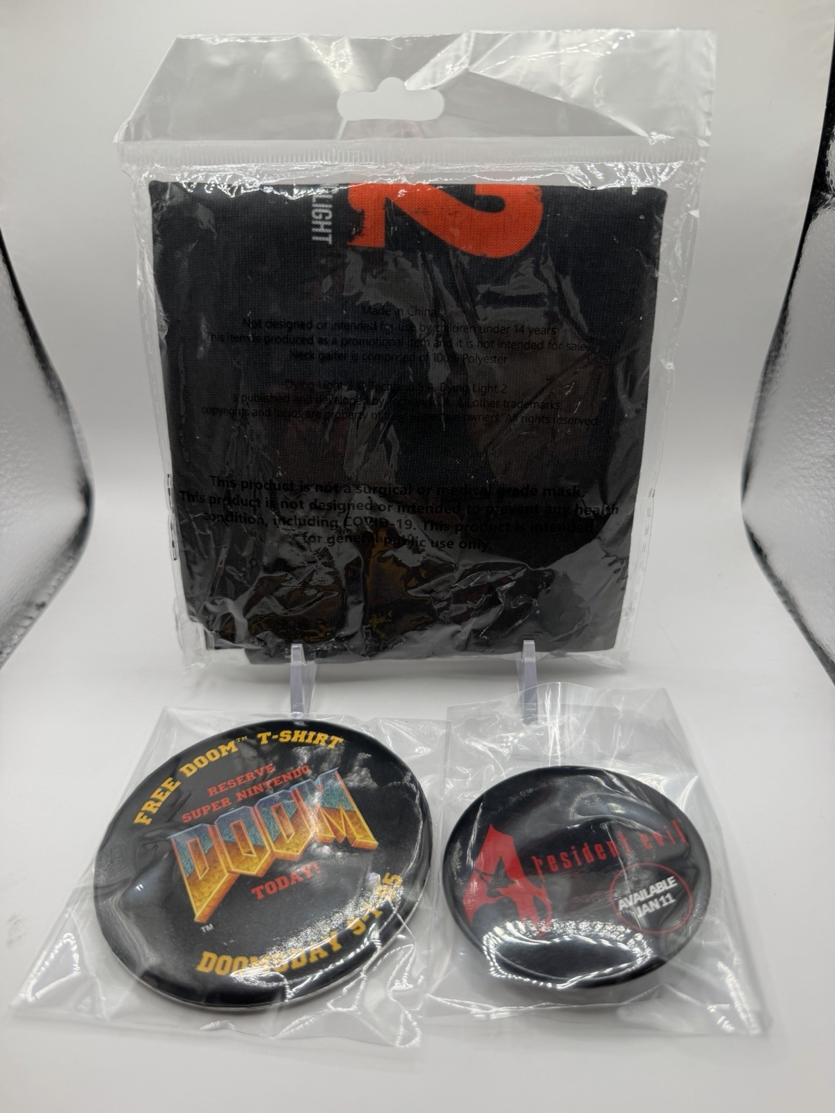 1995 SNES Doom & 2005 Resident Evil 4 Pinback Buttons + Dying Light 2 Neck Cover
