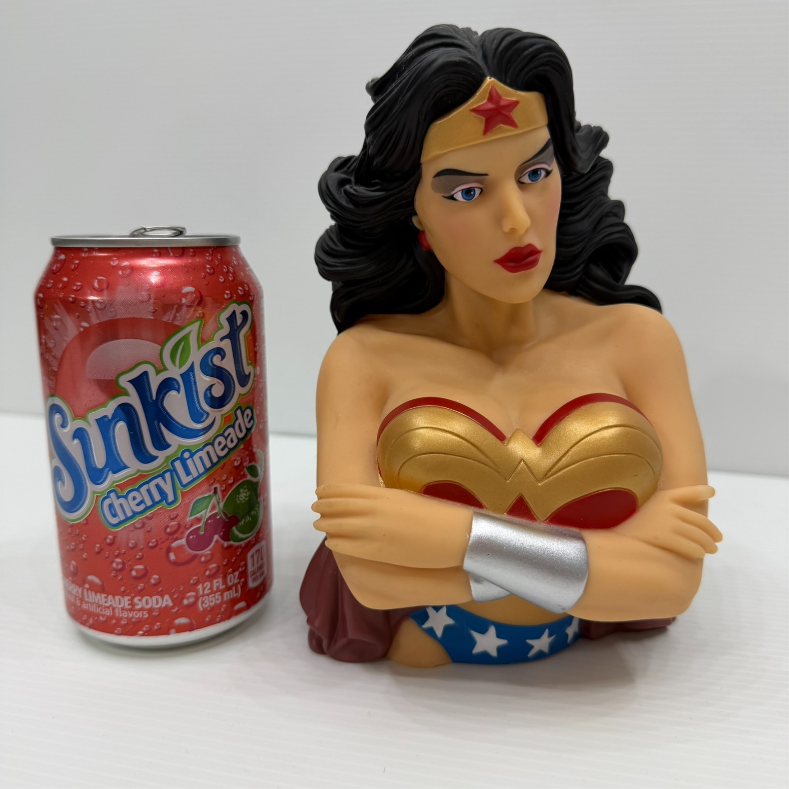 DC WONDER WOMAN Monarch Vinyl Bust Coin Bank