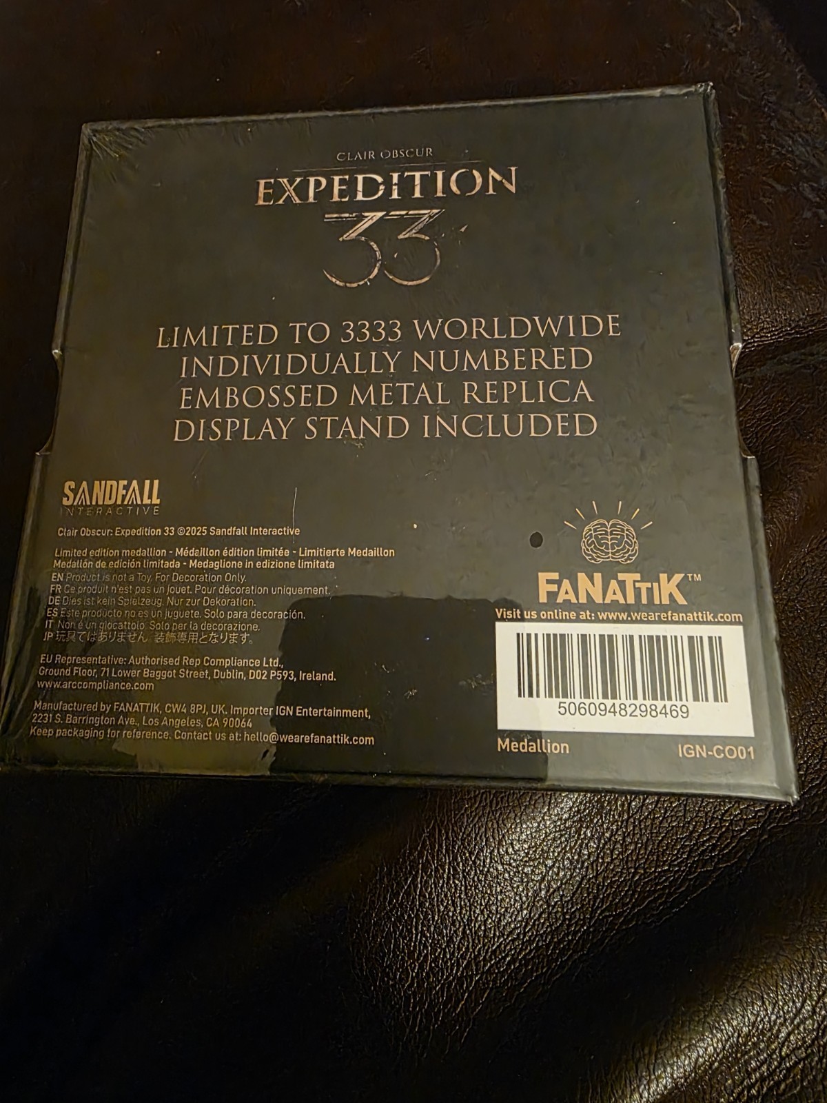 Clair Obscur: Expedition 33 – PlayStation 5 CIB Steelbook W/ Medallion New
