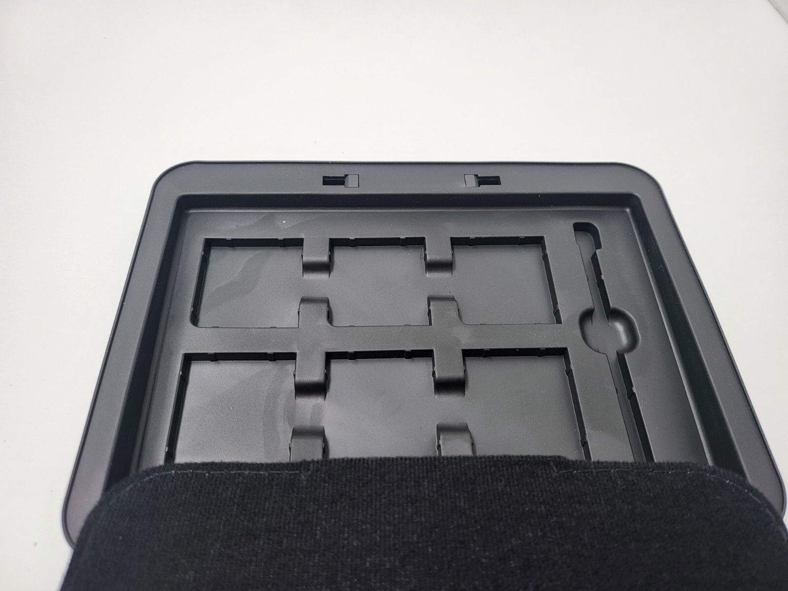 NEW MINT POKEMON BLACK /WHITE HARD SHELL TRAVEL CASE FOR 3DS/ 3DS XL NEW 3DS LL