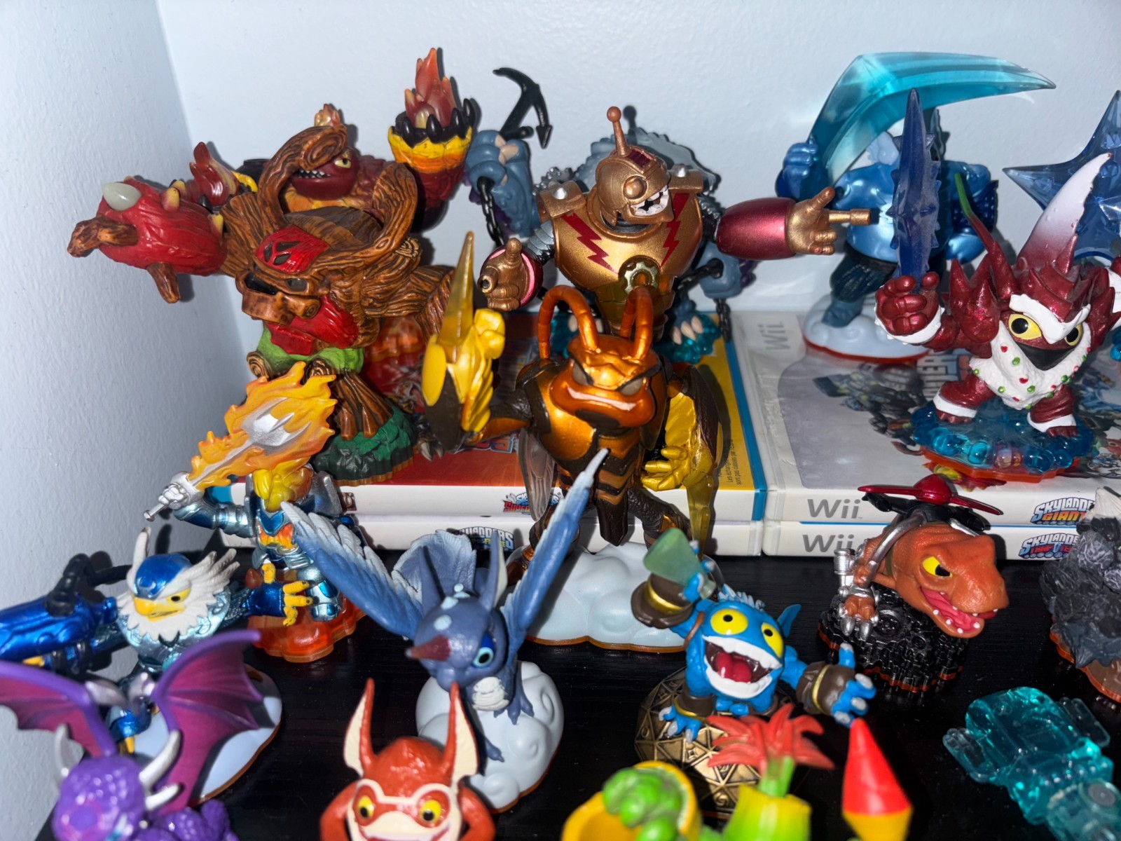 Skylanders collection with Flynn’s ship (not complete), 2 Portals, and 4 games