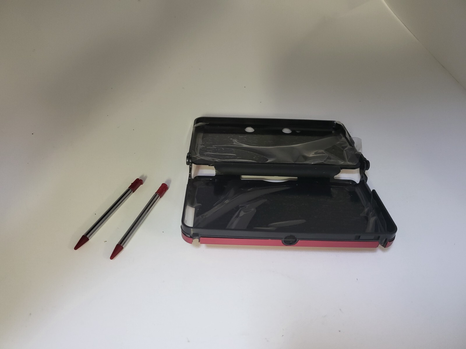 NEW RED Aluminum case W/2 Retractable Stylus Pens for the OLD Nintendo 3DS