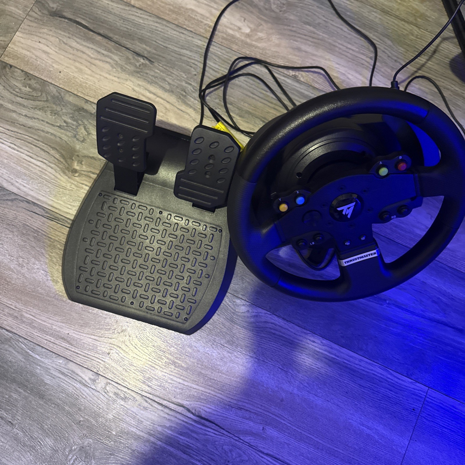 Thrustmaster TMX Force Feedback Racing Wheel (for Xbox One & PC)
