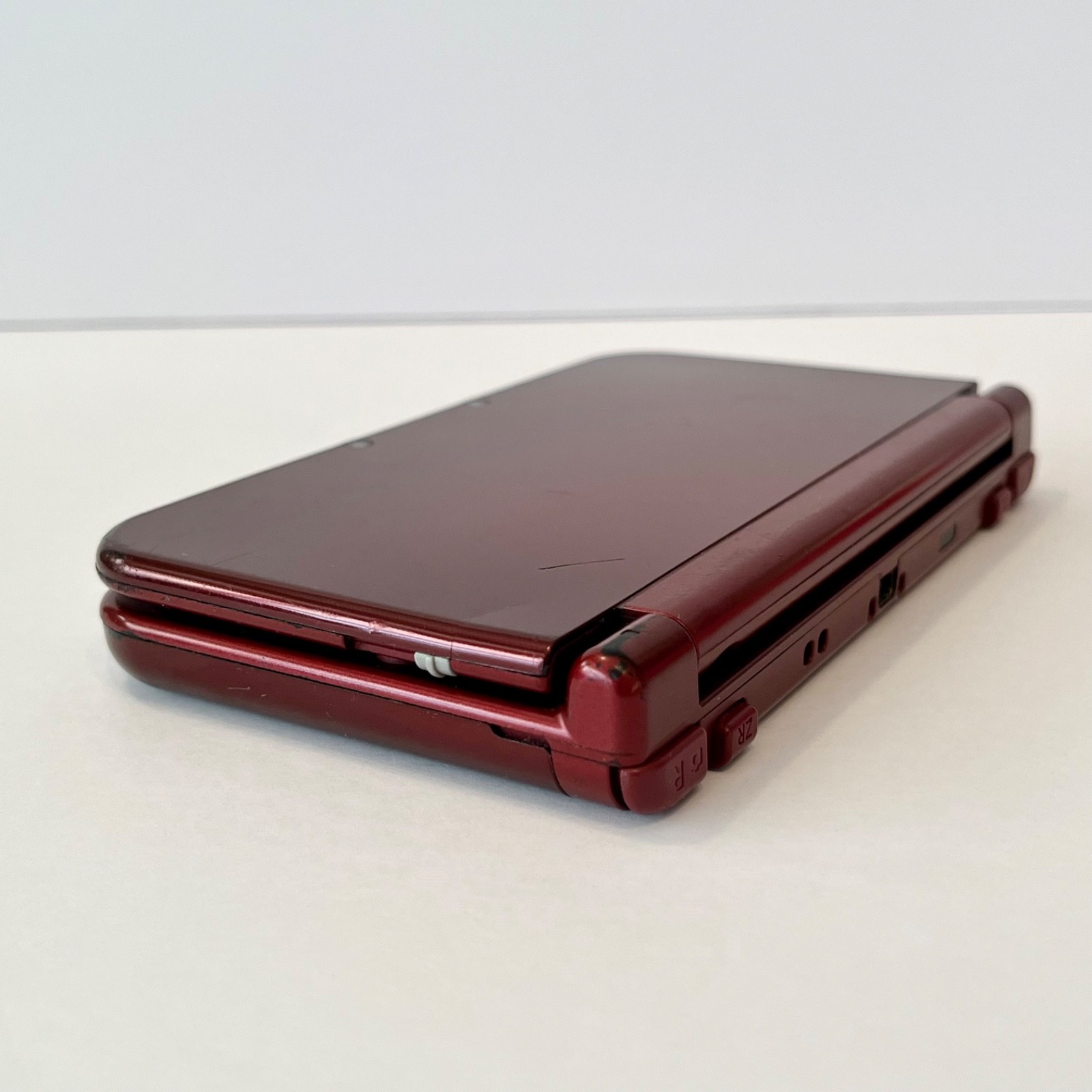 “New” Nintendo 3DS XL RED-001 Metallic Red Handheld Console + Charger & Stylus