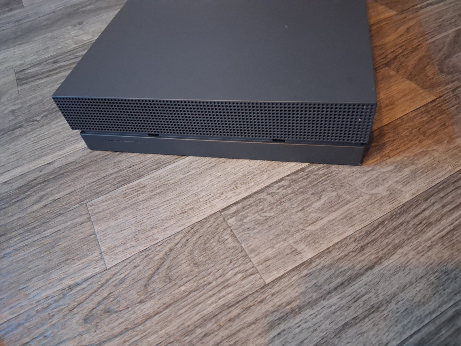 Xbox One X 1TB Gold Rush Special Edition Battlefield V Console Tested