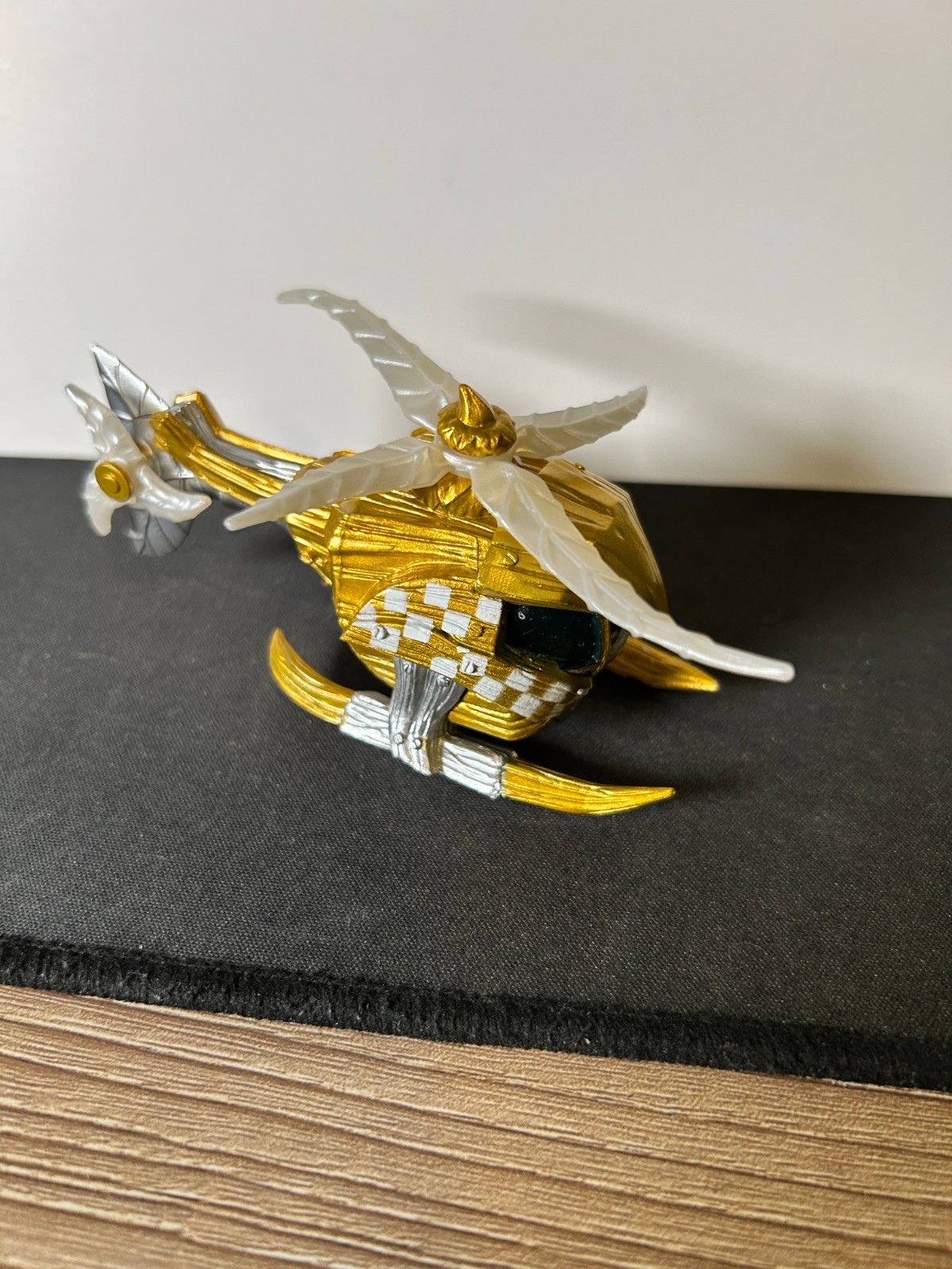 SKylanders Superchargers Stealth Elf Figure & GOLD Nitro Stealth stinger vehicle