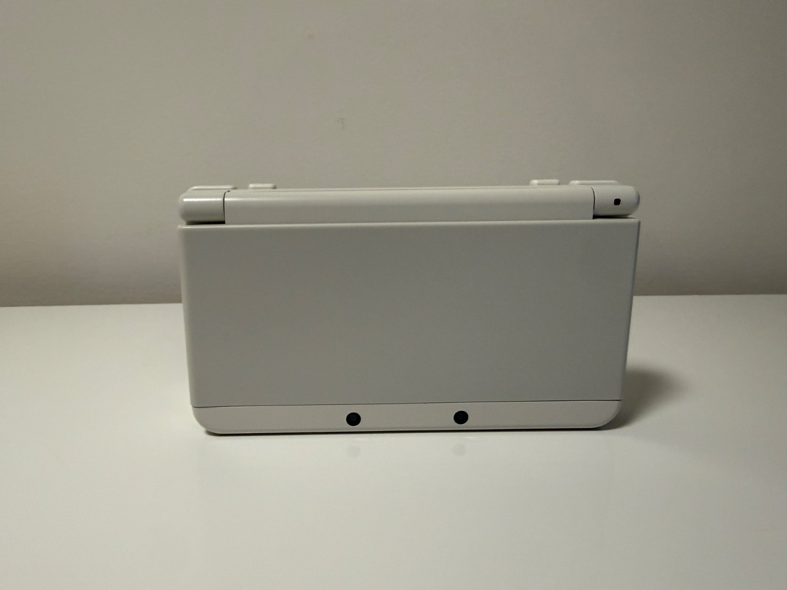 Used “New Nintendo 3DS” Super Mario Edition – White