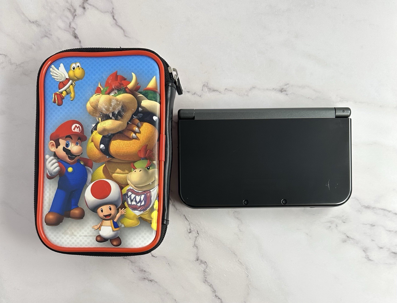 Nintendo New 3DS XL Console W/Charger & Case (DOESN’T READ GAMES/PARTS ONLY)