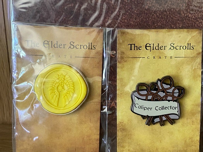 Loot Crate The Elder Scrolls items – Plush, Journal, Tray & Pins (Excl.) 5 PC