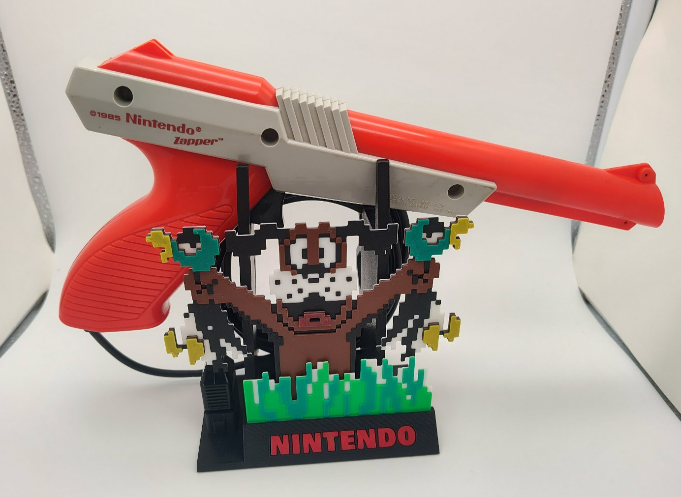 DUCK HUNT – NINTENDO NES ZAPPER DISPLAY STAND – CUSTOM COLOR OPTIONS