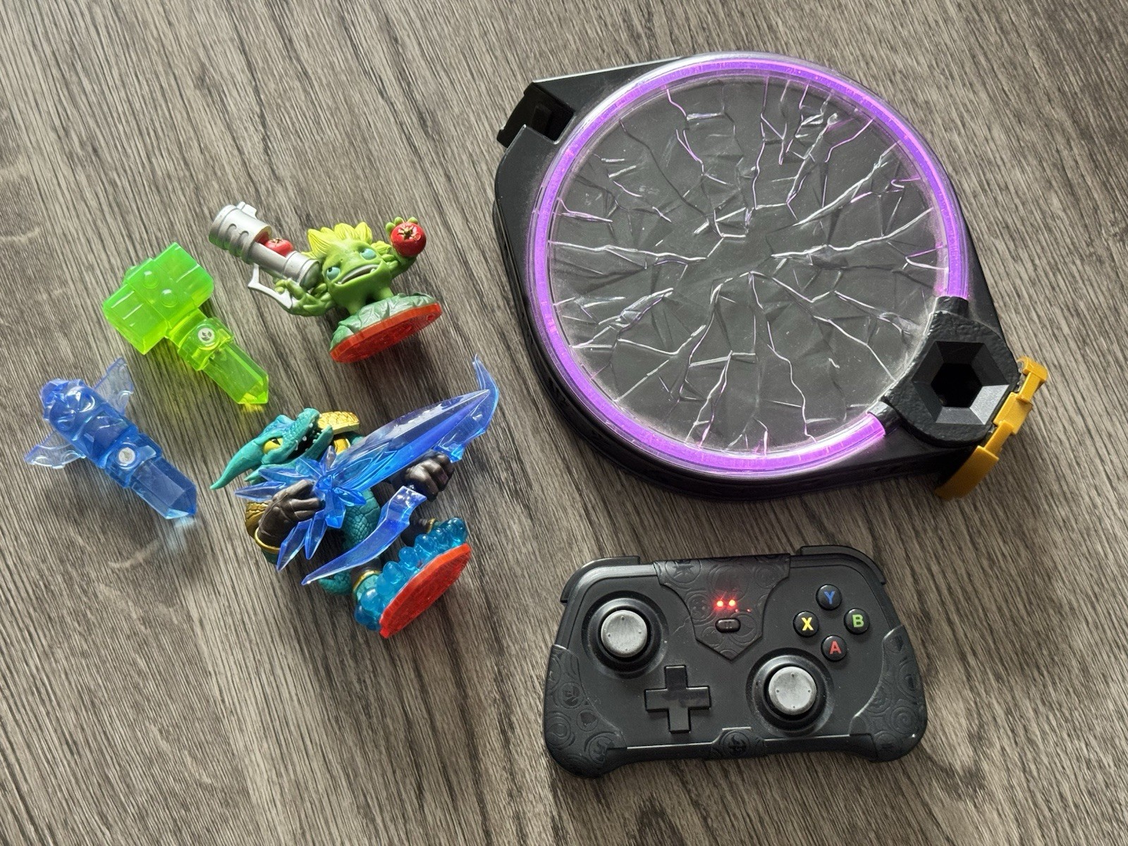 Skylanders 87131790 Mobile Wireless Portal + Trap Team Starter Pack Tested!