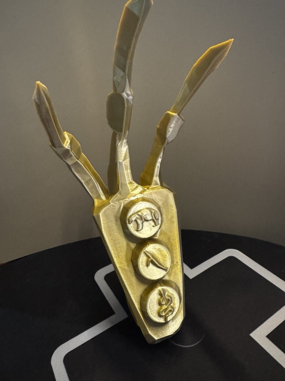 Skyrim Golden Claw Replica – The Elder Scrolls V: Skyrim – Gamer Gift XL Version
