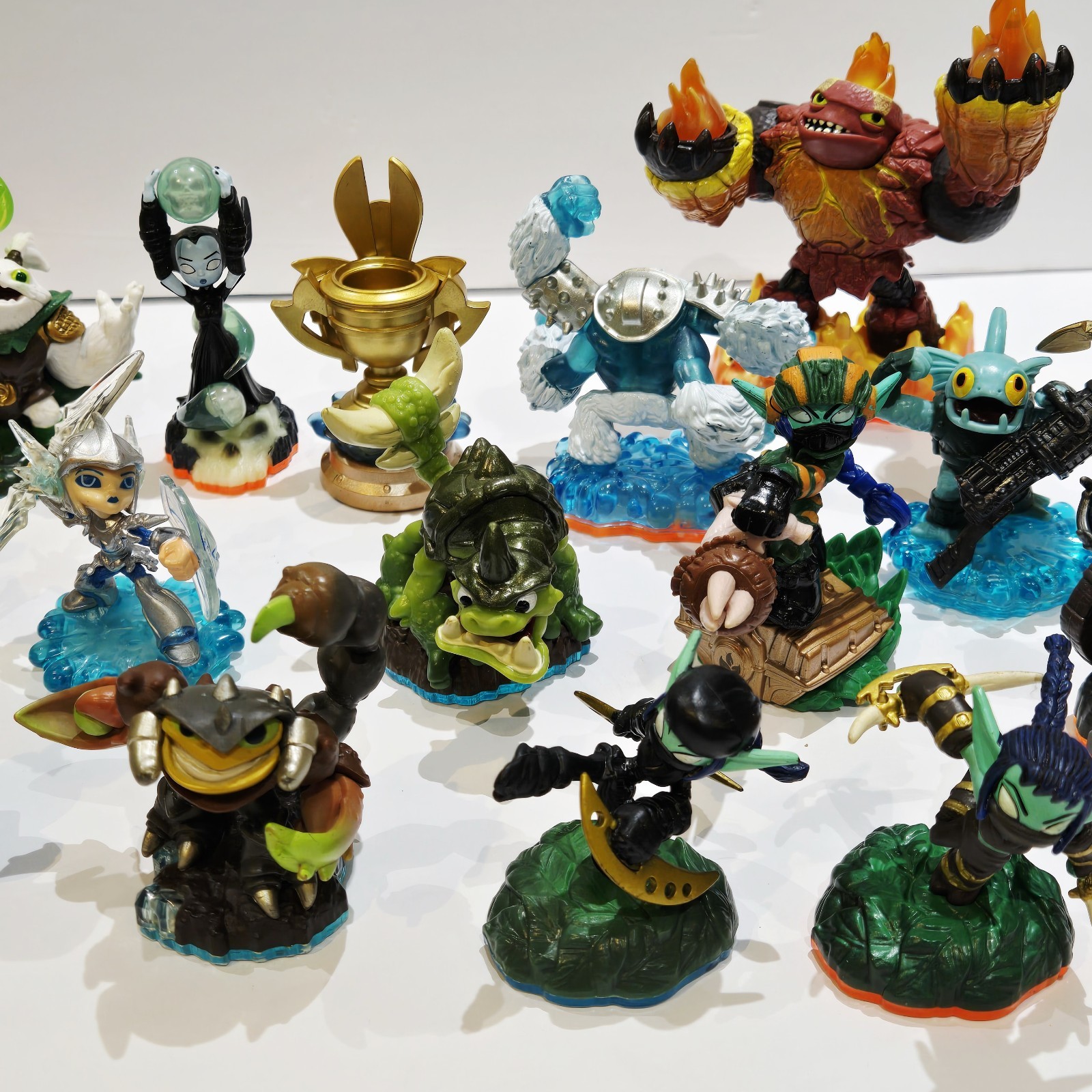 Skylanders Spyro’s Adventure & Giants Variety Lot Of 24 Figures Orange Blue Base