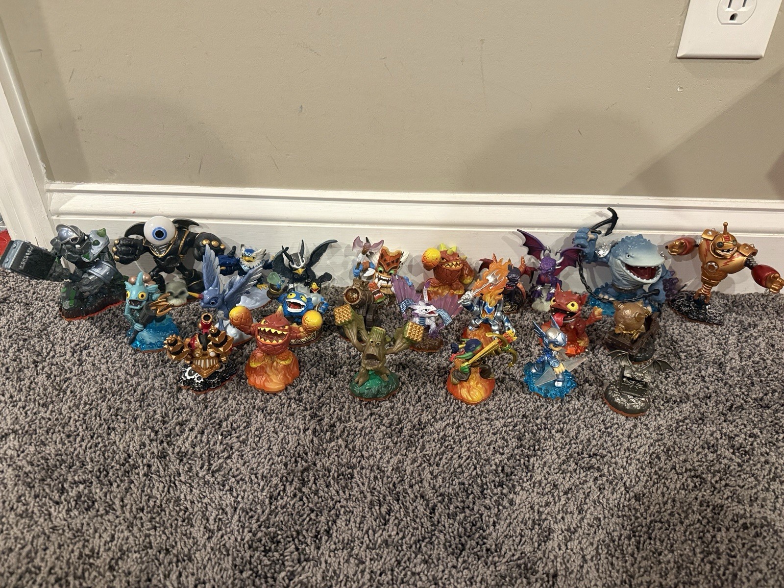 Skylanders GIANTS – Lot of 24 Figures #1