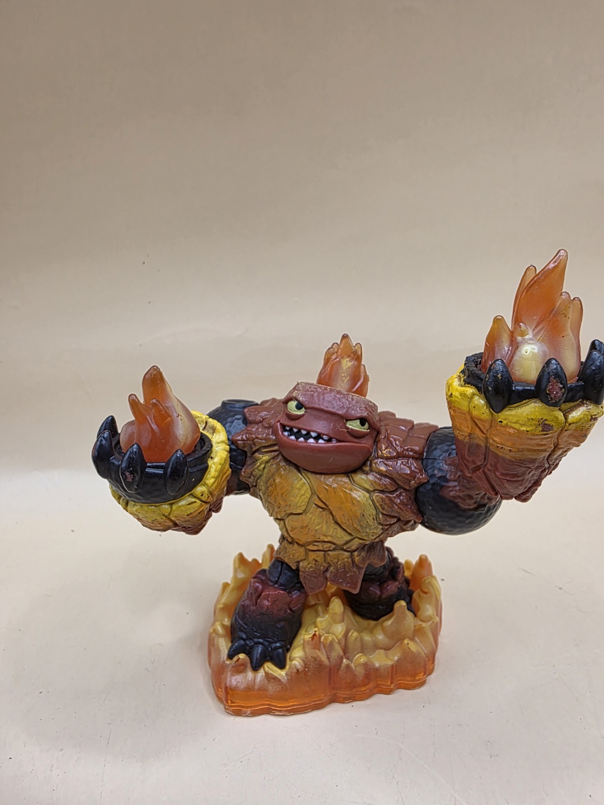 Skylanders Giants Figure Lot of 4 – Bouncer, Hot Head, Hot Dog, Bash Series