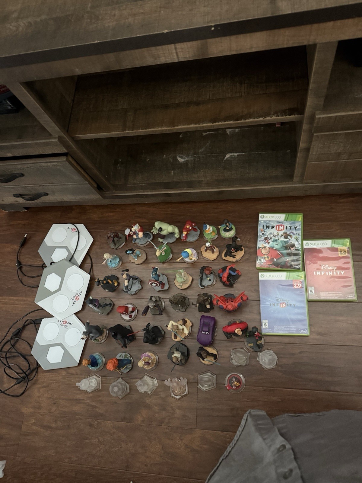 Disney Infinity Xbox 360 Portals & Figures Lot Captain America Hulk Iron Man