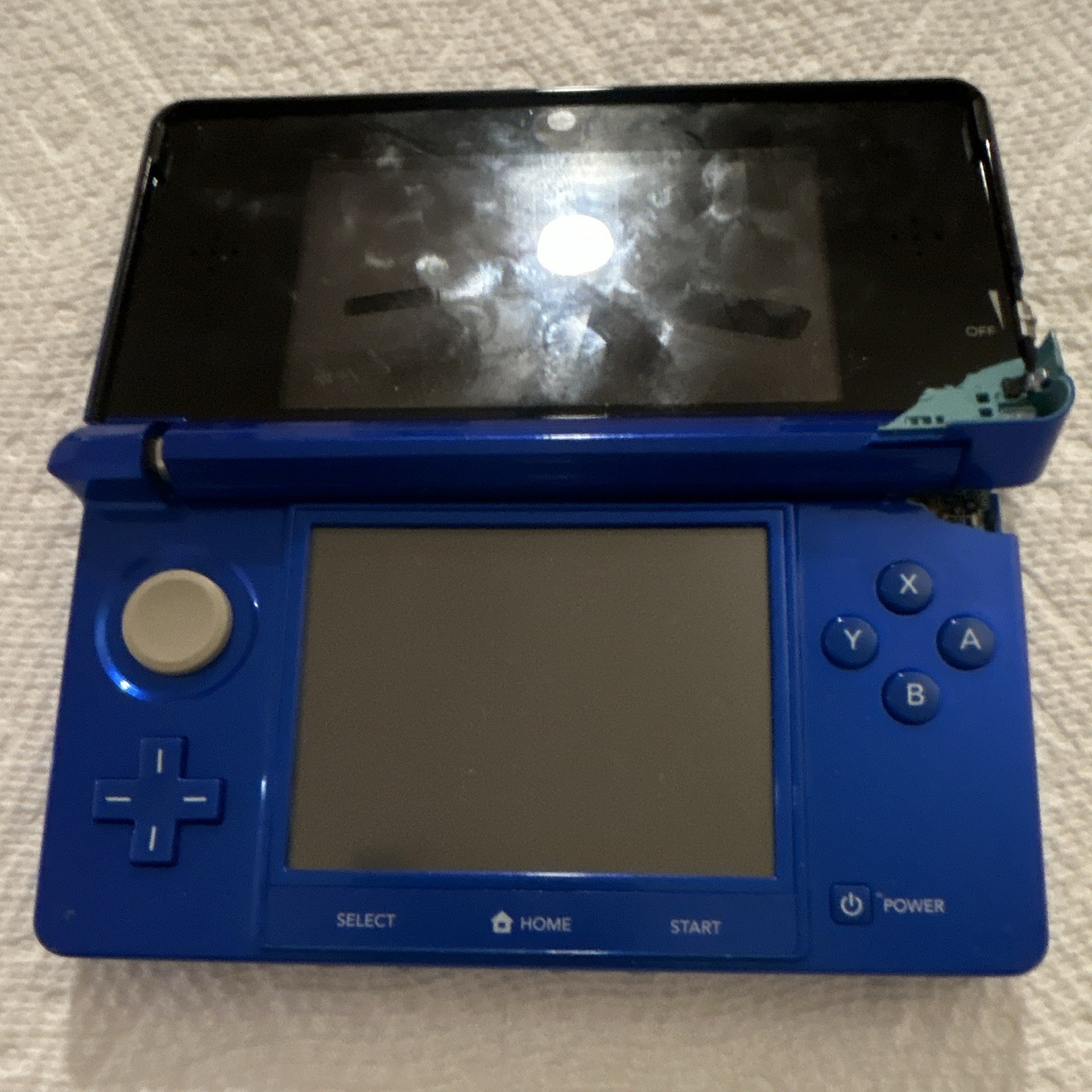 Nintendo 3DS CTR-001 Blue Handheld w/ Stylus, Toshiba 2GB SD, Wi-Fi