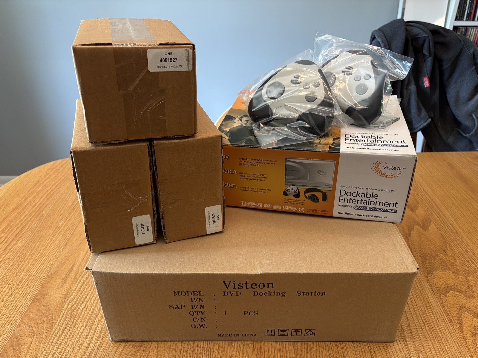 Visteon GameBoy Advance DVD player + 3 NEW Controllers + Vehicle Install Kit