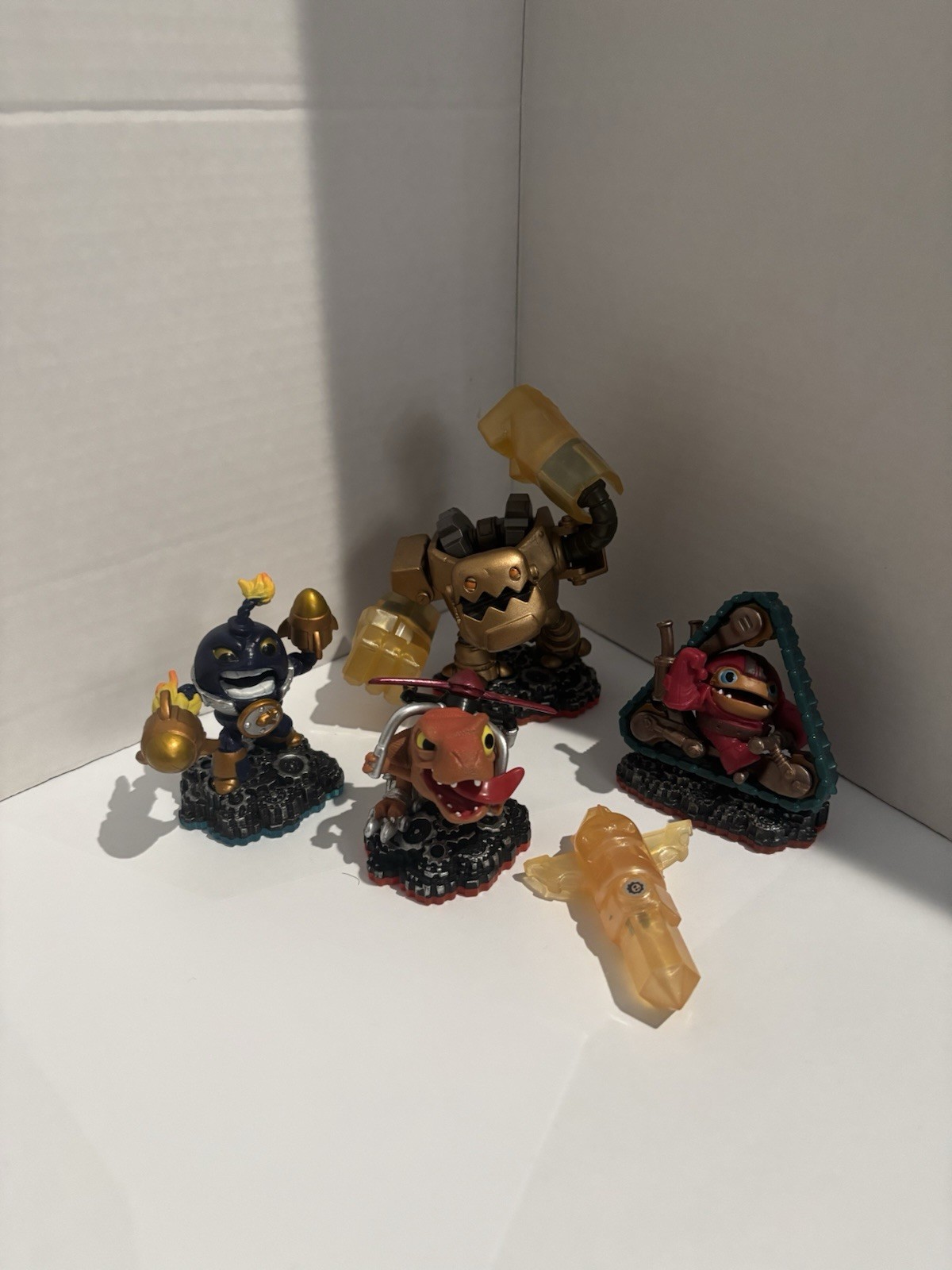 A large batch of skylanders Check The Description For More Info