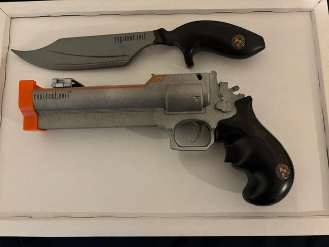 Resident Evil: Darkside Chronicles Magnum Gun & Knife  (Nintendo, Wii) RARE