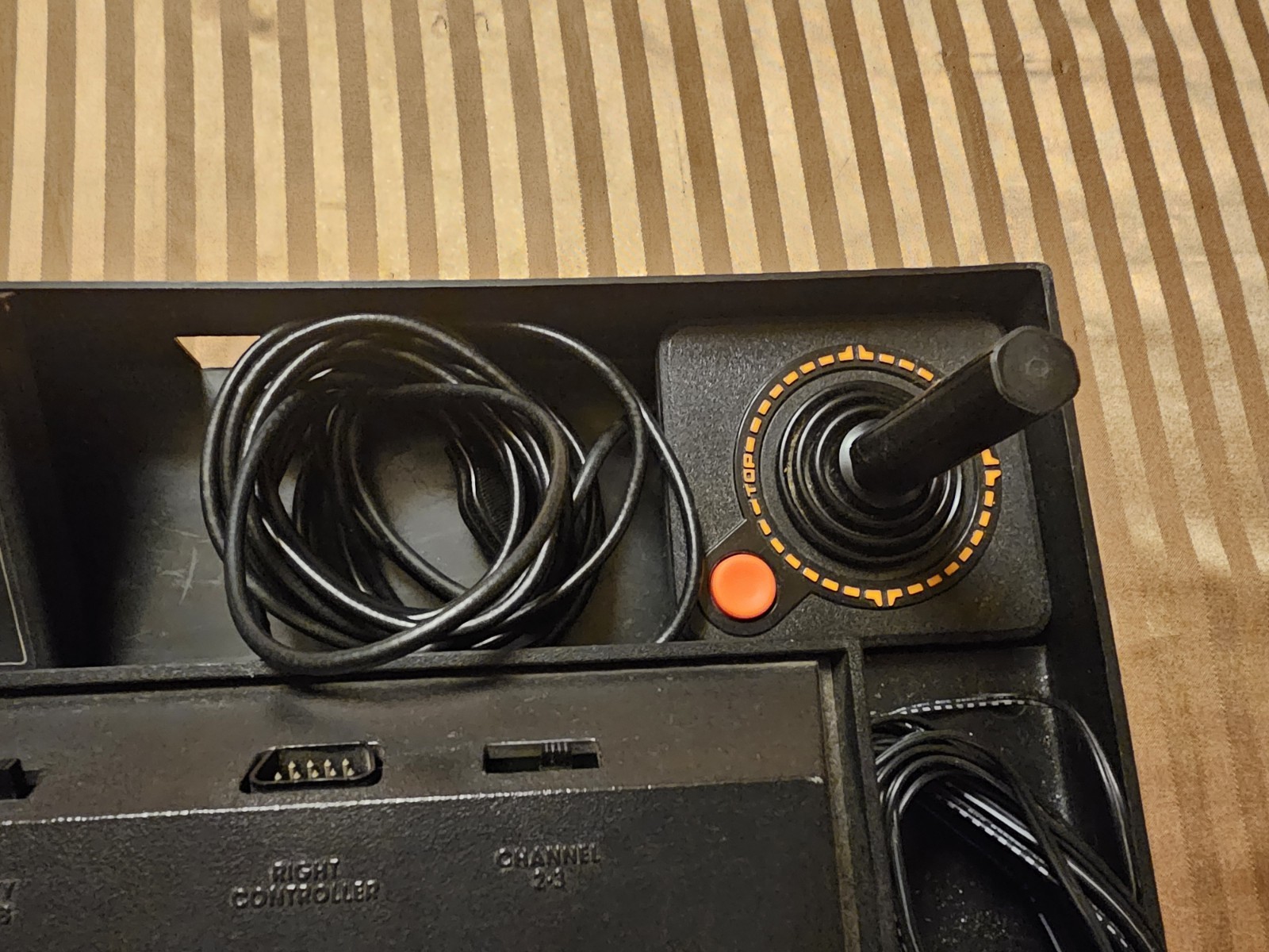 ATARI BUNDLE WITH SYSTEM, CONTROLLERS, CASE, GAMES, BOOKS, HOOKUPS CX-2600A