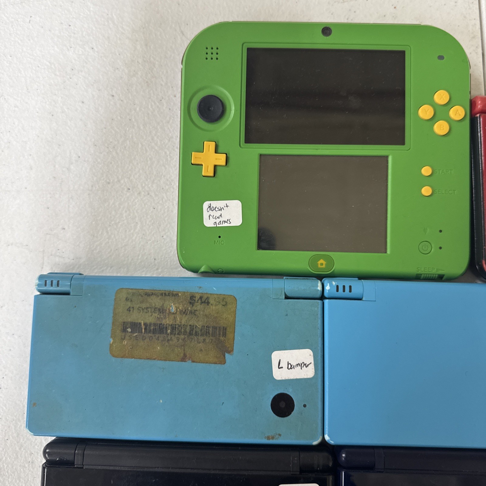Lot of Nintendo 3DS/2DS/3DS XL Handhelds (For Parts/Repairs)