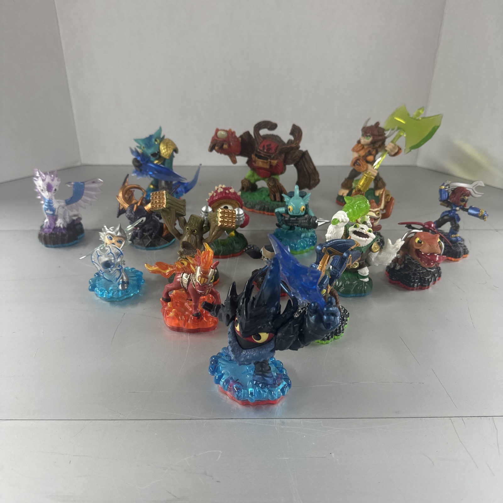 Skylanders Trap Team Lot Of 17 Figures, One Missing Hand