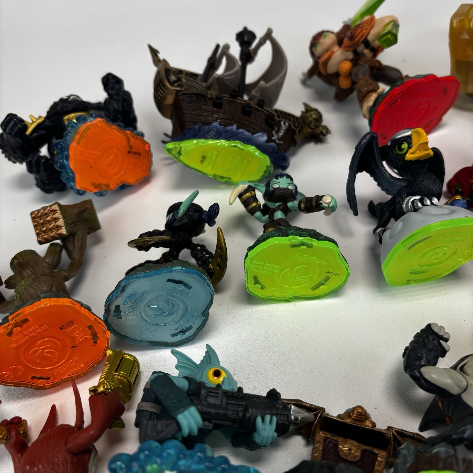 Skylanders Activision Collectible Figures LOT OF 19 PCs Mixed Toy Vintage Spyro