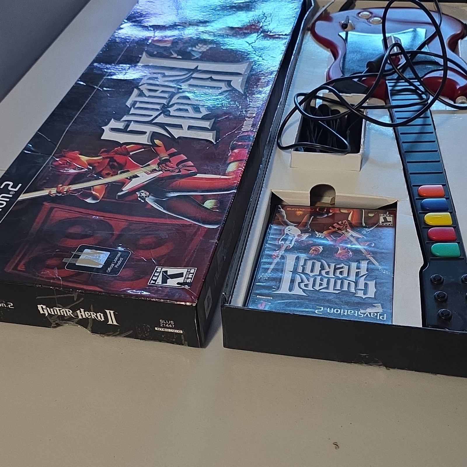RedOctane Guitar Hero II Wired Ergonomic Guitar Bundle PS2 w/ Box Disc Manual