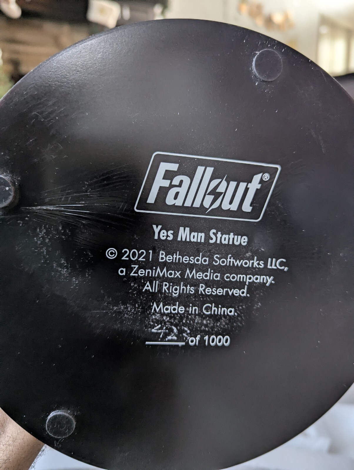 Bethesda The Tops Fallout New Vegas Yes Man Statue – #423/1000 – Minor Face Tear
