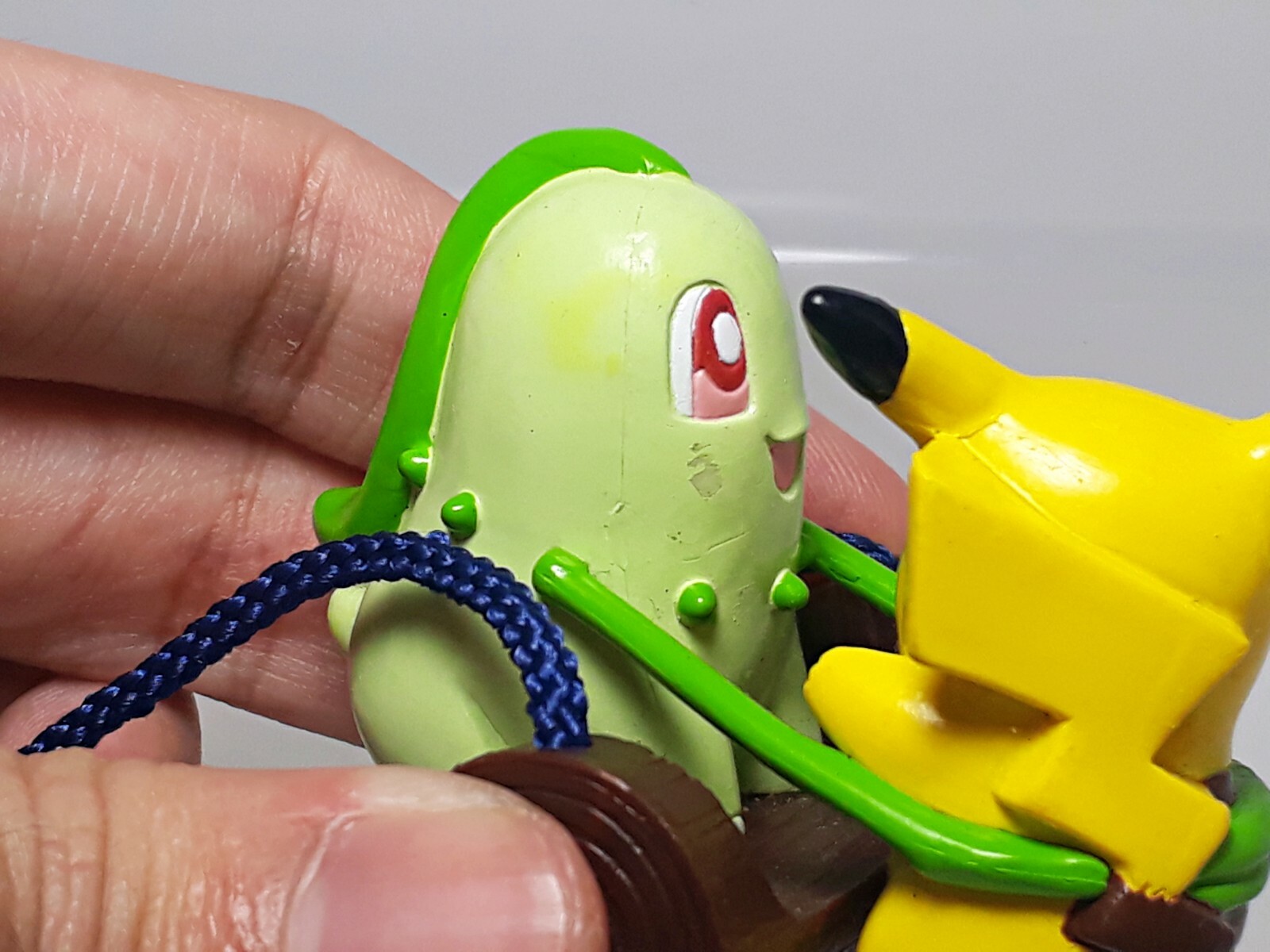 Chikorita Pikachu Pokemon Figure Swing Keychain Banpresto 2002 Japan Q06 1.8in