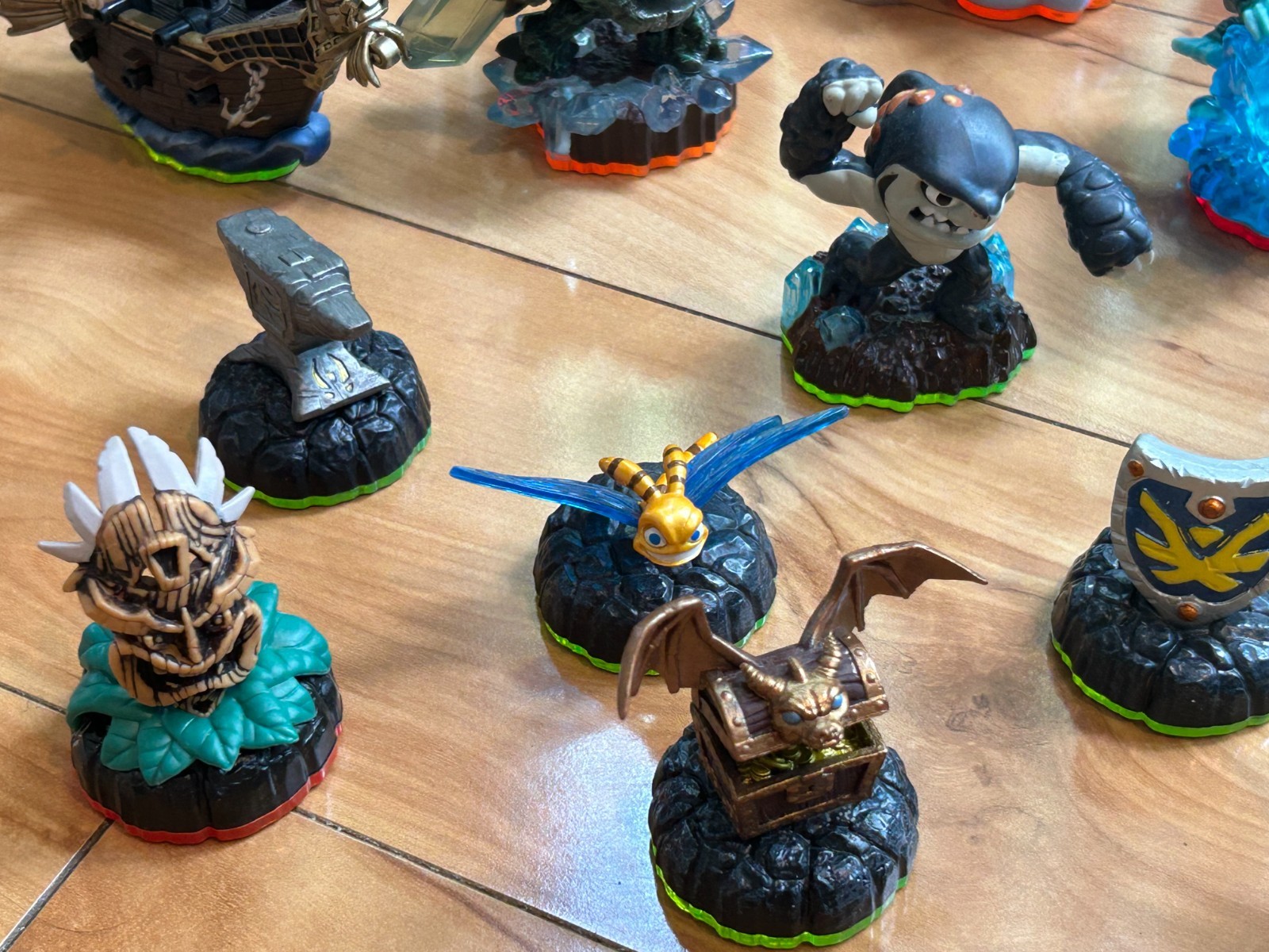 Activision Skylanders LOT of 23 FIGURES- Adventur, Giants, Swap Force, Trap Team