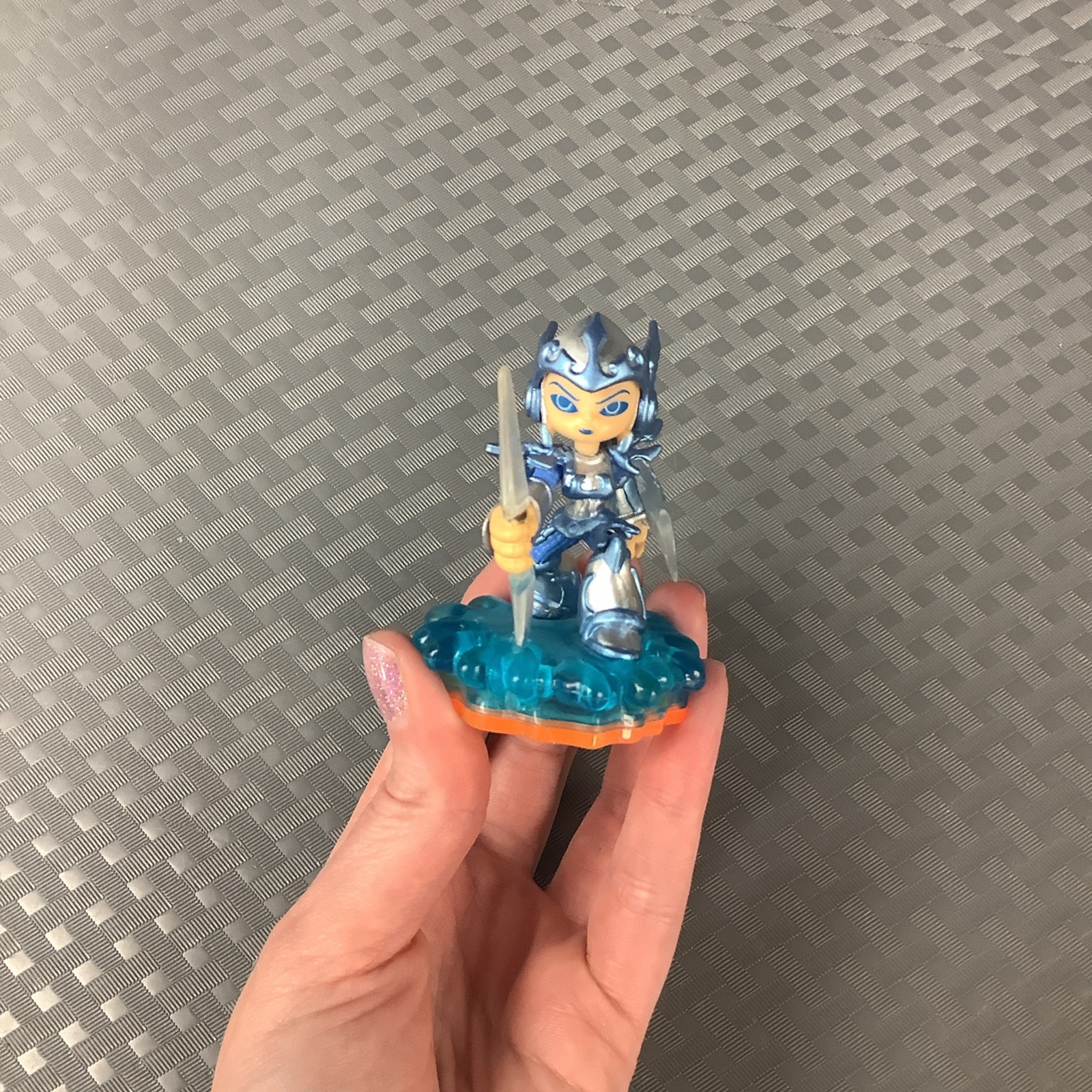 SKYLANDERS GIANTS LIGHTCORE CHILL FIGURE – WATER ELEMENT – Authentic!