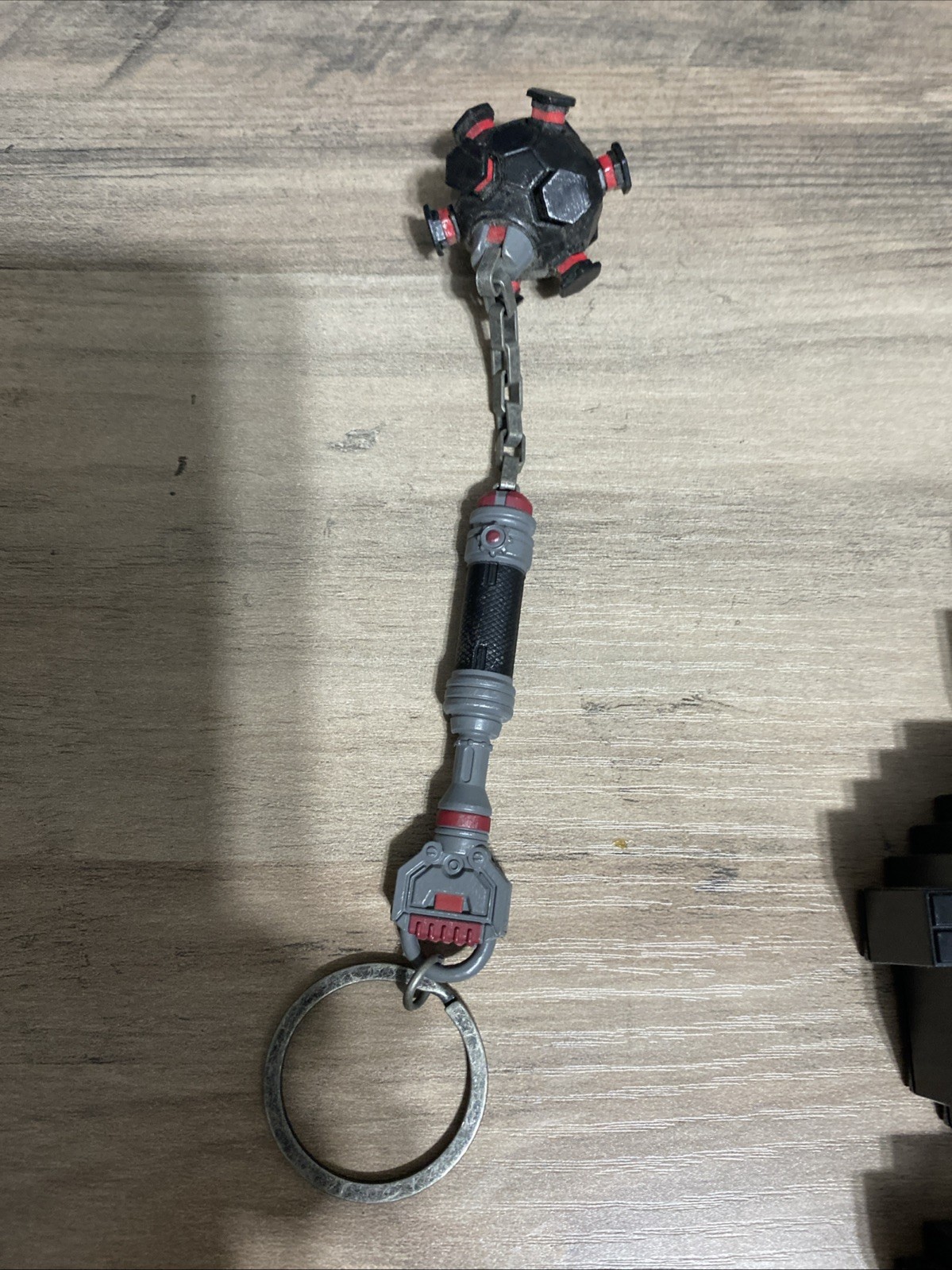 GEARS OF WAR 4 COLLECTOR’S EDITION Keychain & GODS OF WAR PIXEL PALS Lights Up