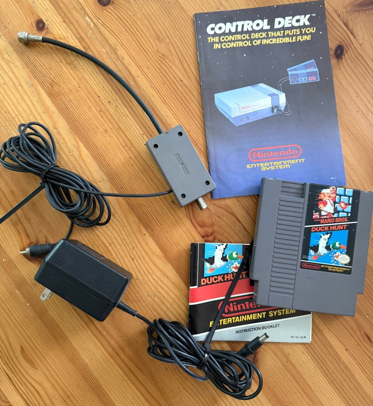 Nintendo NES Action Set Home Console – White/Gray 2 Controllers 2 guns and more