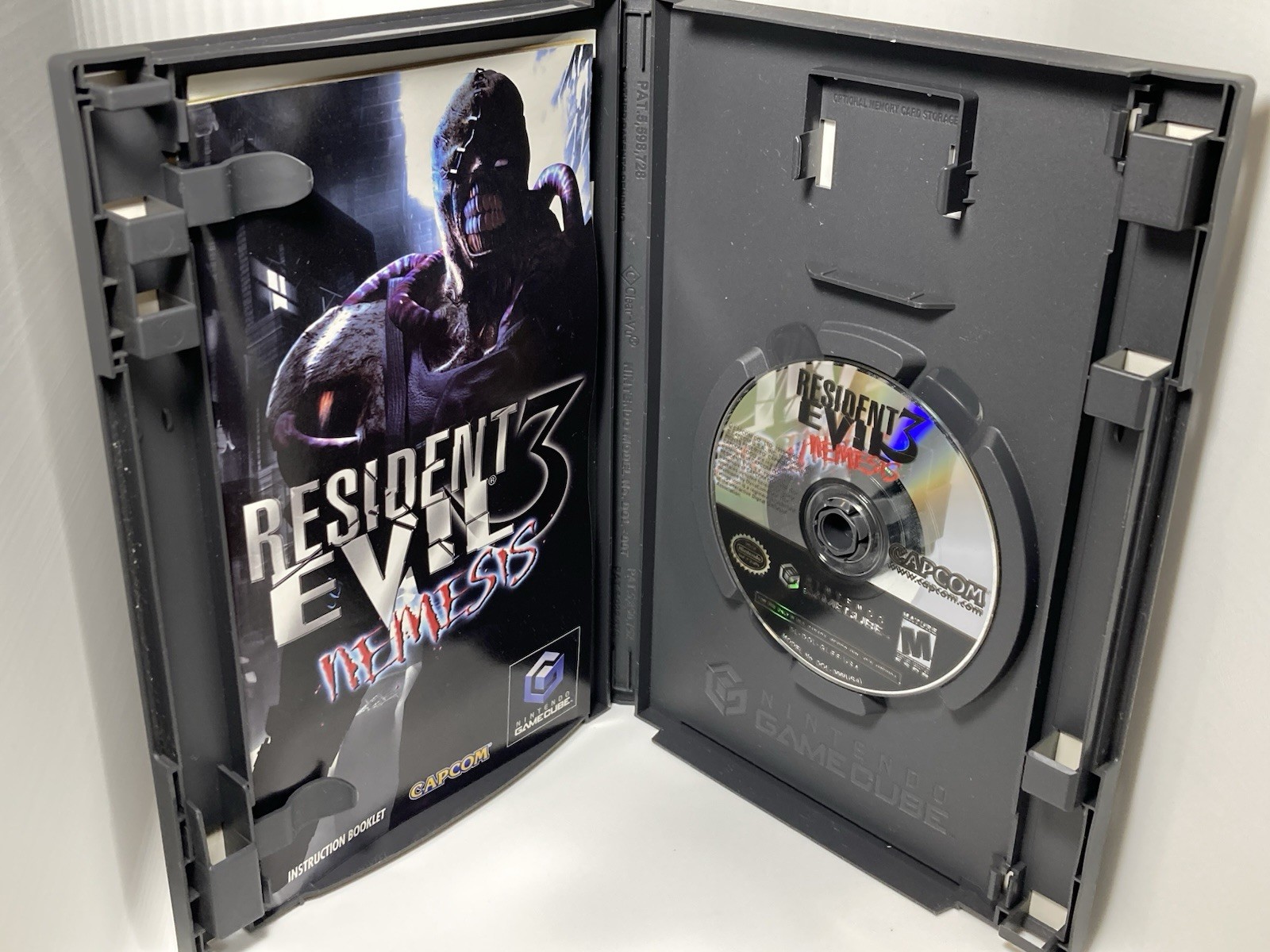 Resident Evil 3 Nemesis Nintendo GameCube 2006 Complete w Manual Excellent
