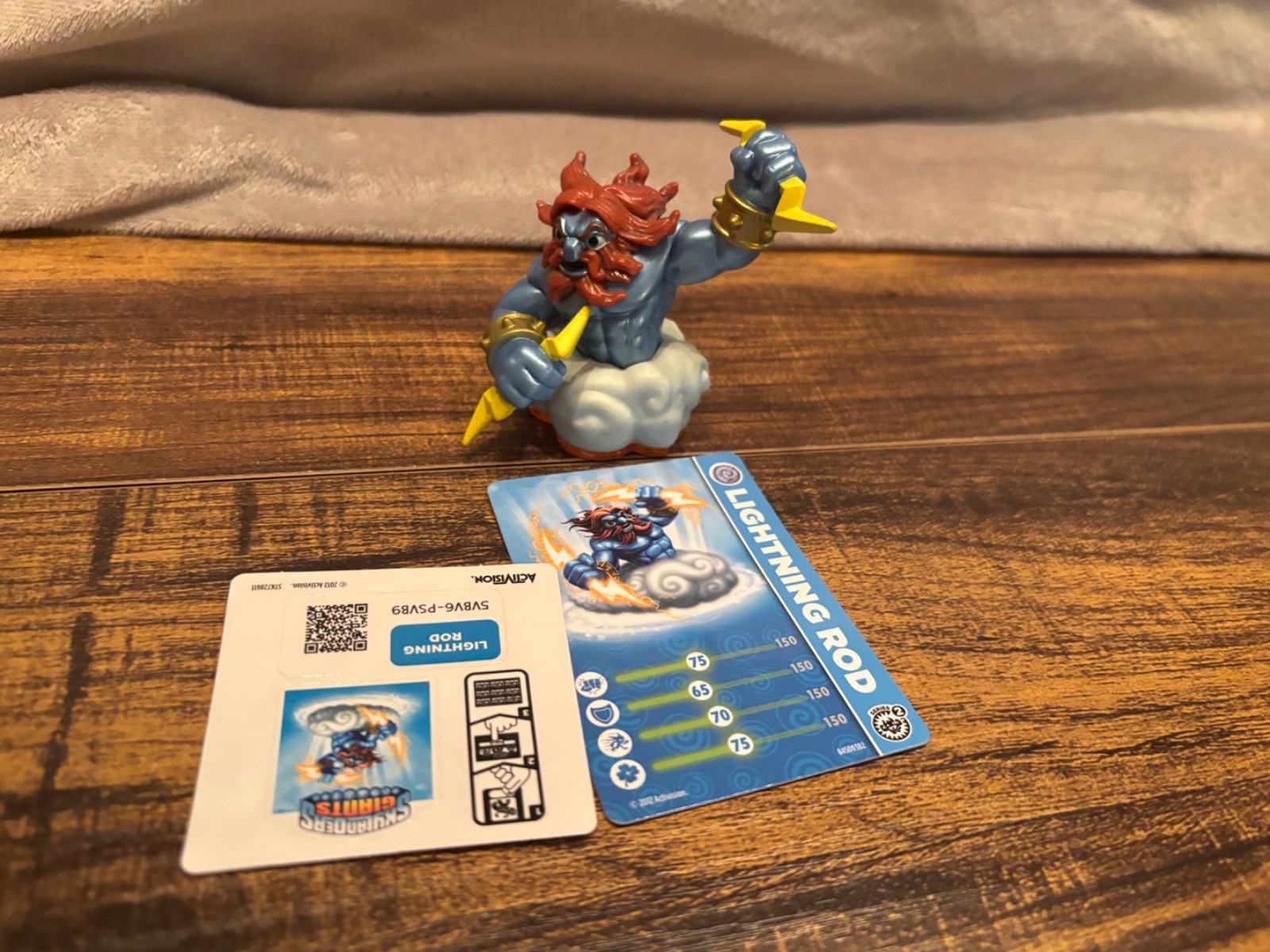 Skylanders Giants Lightning rod 2012 Series 2 Game Figurine w/ card and sticker