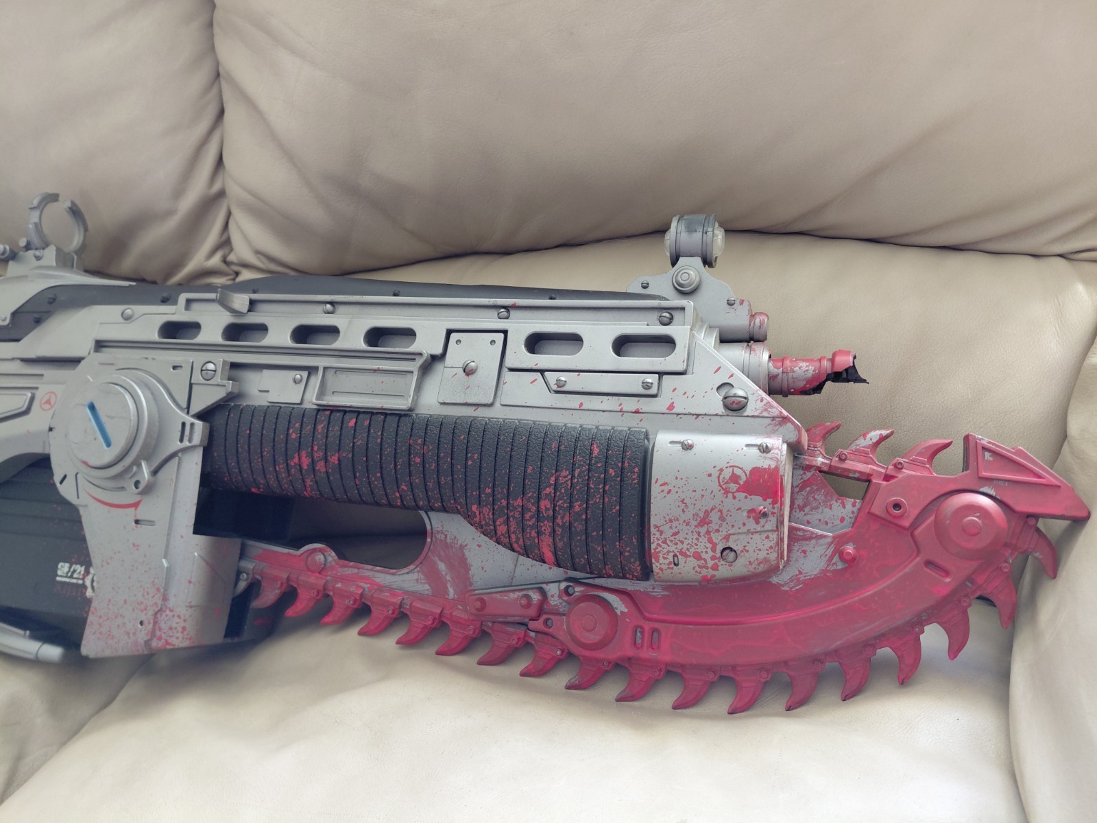 NECA Gears Of War Lancer Replica 2008 – Bloody Lancer – 36″ Full Size Prop