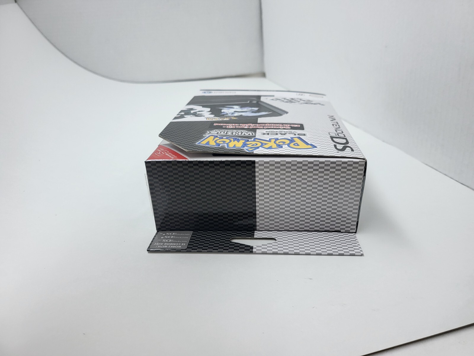 NEW MINT POKEMON BLACK /WHITE HARD SHELL TRAVEL CASE FOR 3DS/ 3DS XL NEW 3DS LL