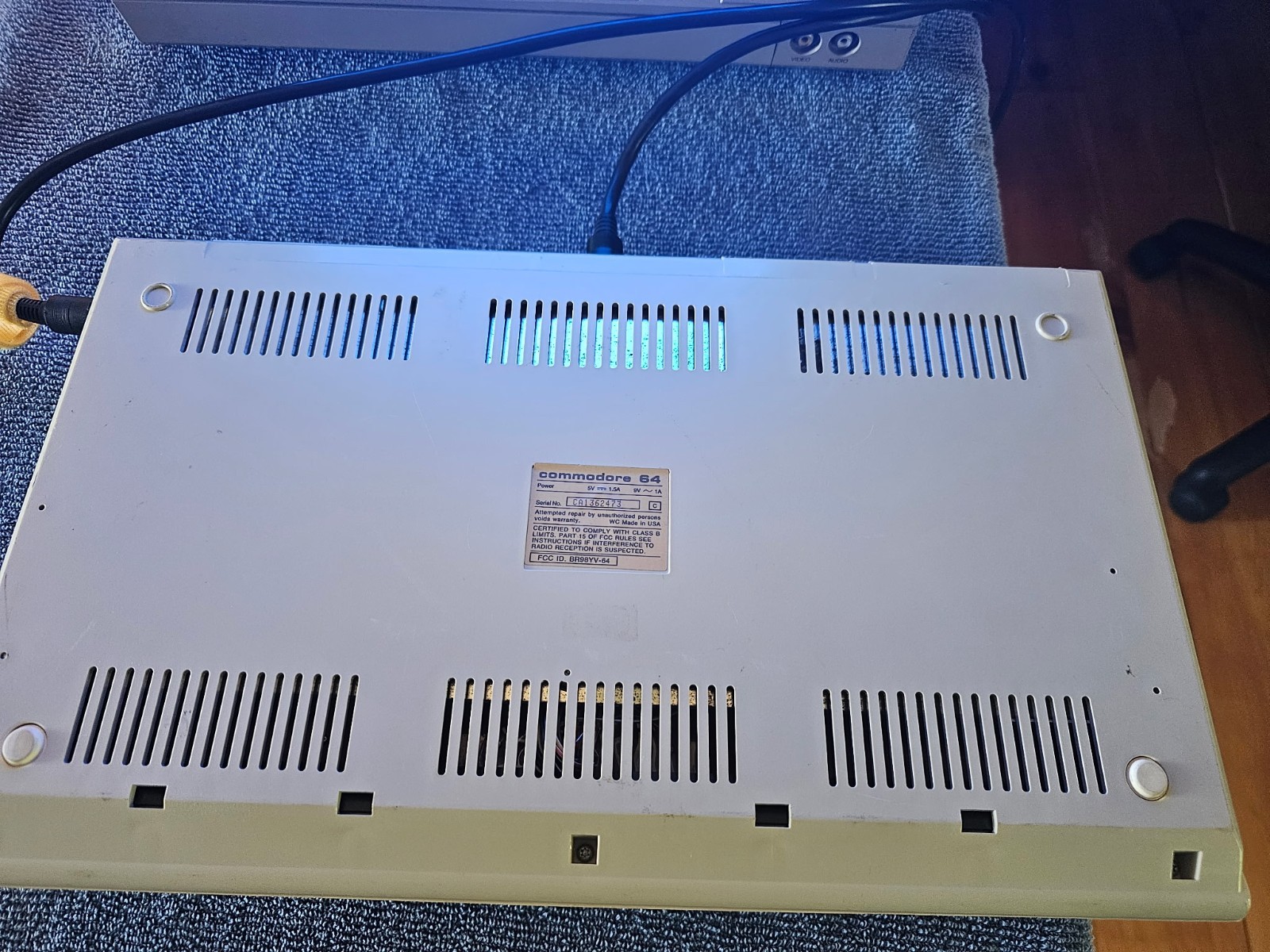 Commodore 64 -Canadian Works Perfectly. Sound Vid KB very good. C64 only, no psu