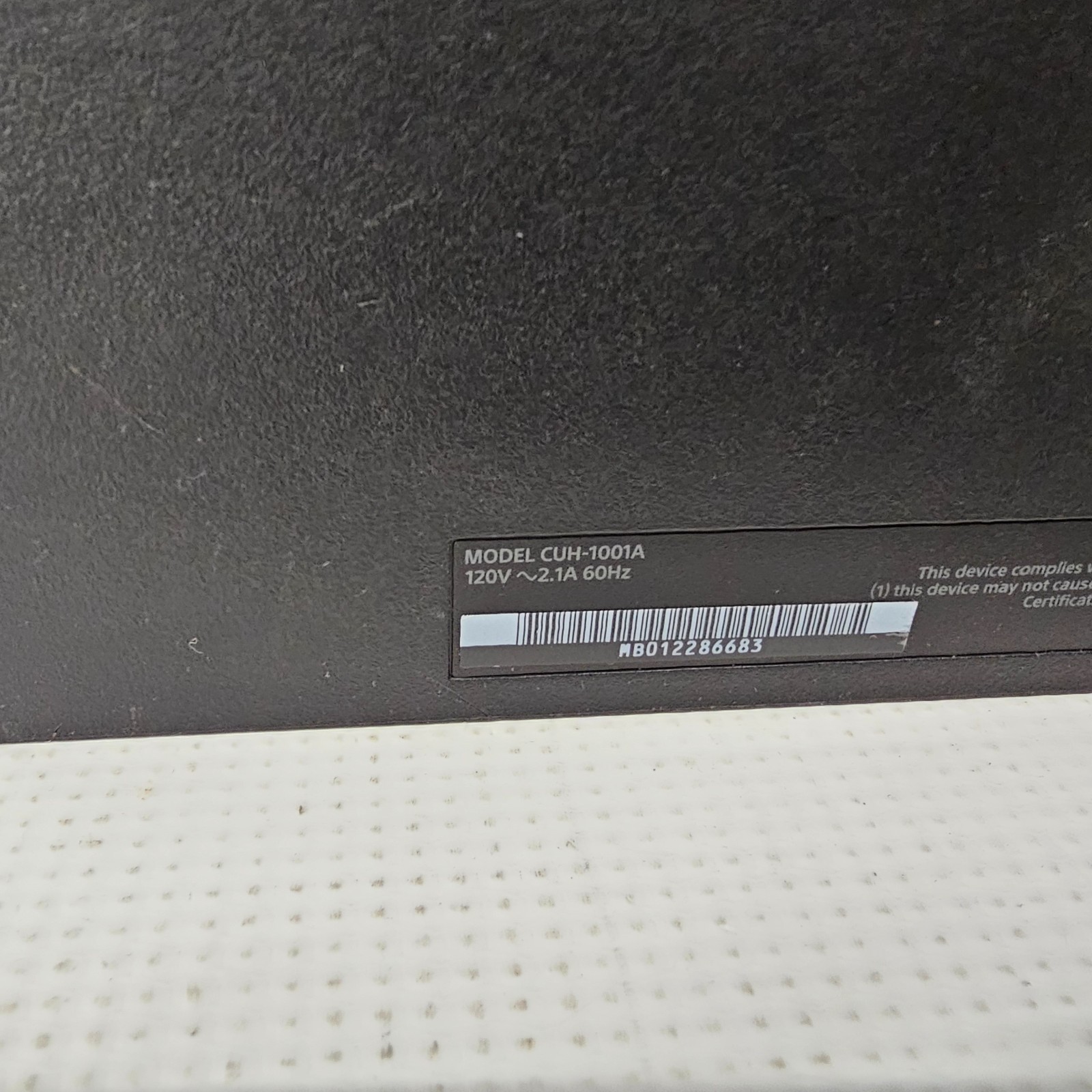 Sony PlayStation 4 CUH-1001A 500GB (loose shell app starting issues no return)