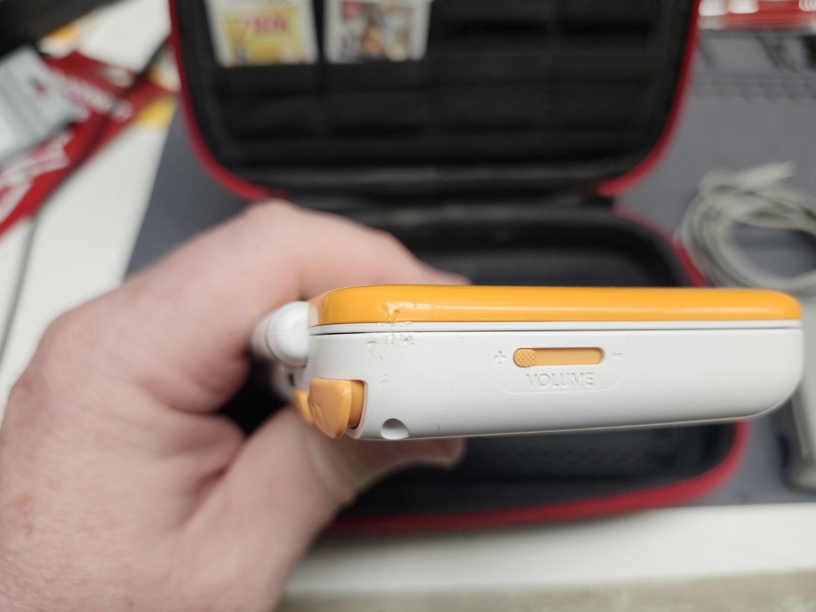 Nintendo 2DS XL Console w/ 6 games. Zelda, Starfox, LOTR & more. White & Orange