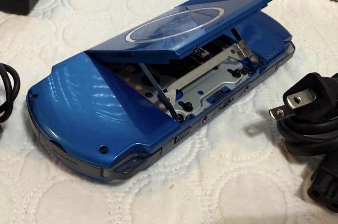 PSP 3000 Vibrant Blue VB Console Charger Battery [CC]