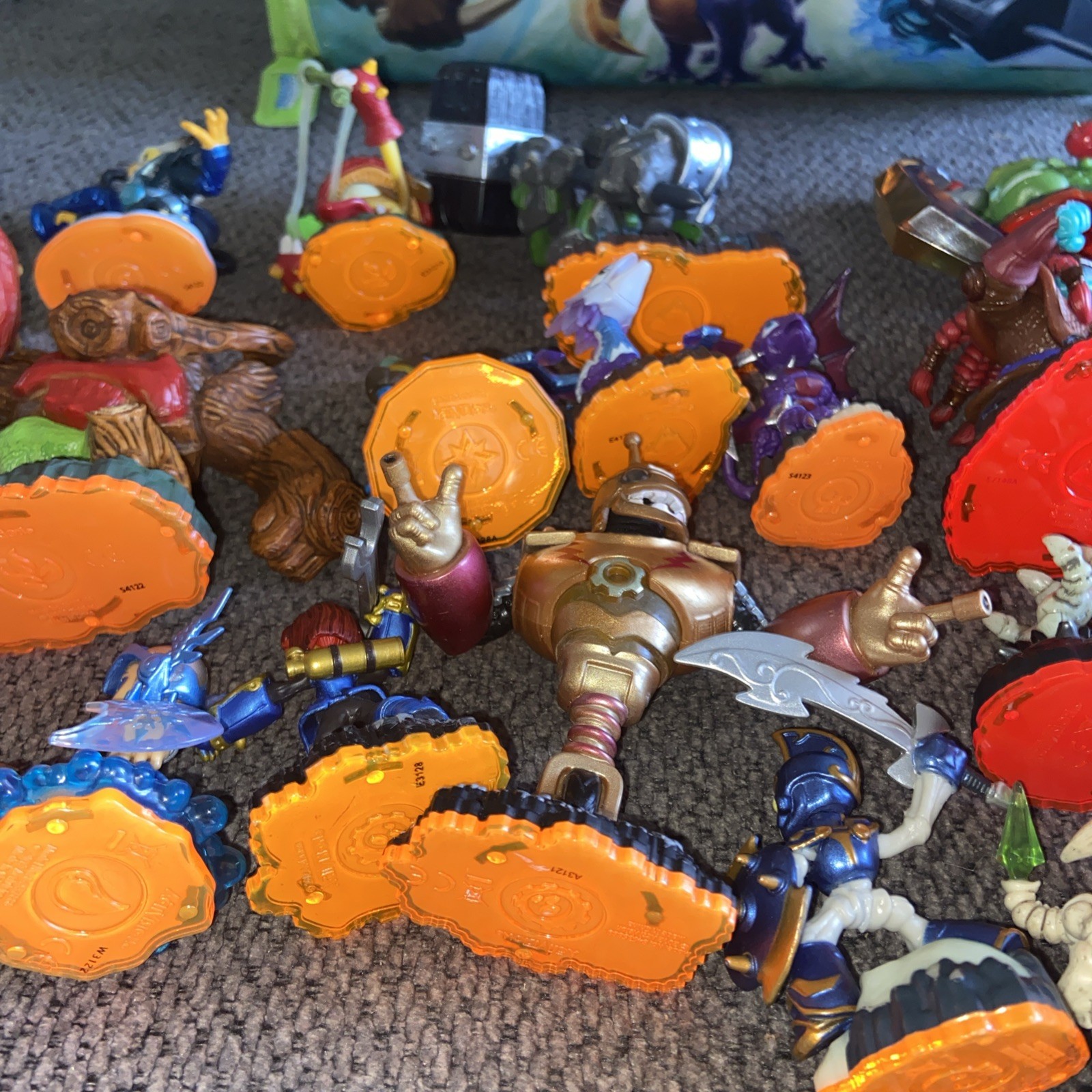 Skylanders Lot – 27 Figures Portal & Bag