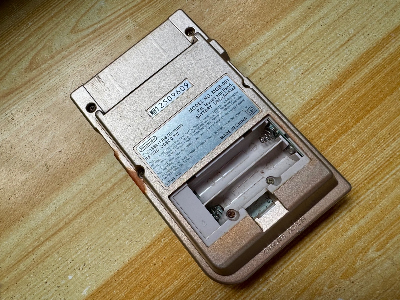 Nintendo Gameboy Pocket MGB-001 Pearl Champagne Gold Handheld System Console