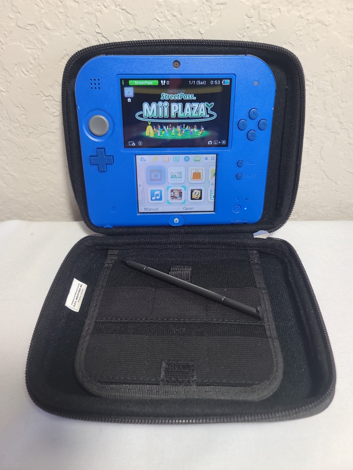 Nintendo 2DS Blue/Black Handheld Console Wi-Fi 4GB Region Free FTR-001 W/Game