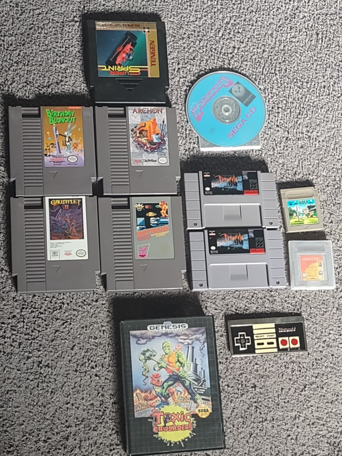 Retro Game’s Mix Lot 11. And Nintendo Belt Buckle.
