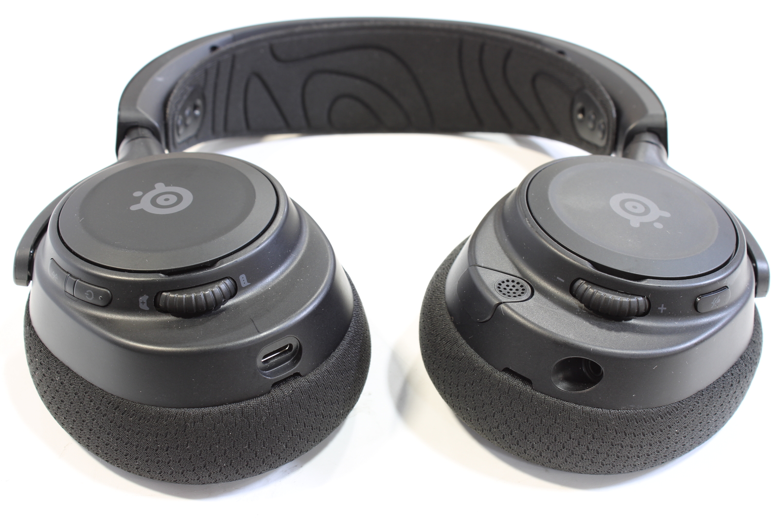 SteelSeries Arctis Nova 7 Headset with Retractable Microphone With Dongle