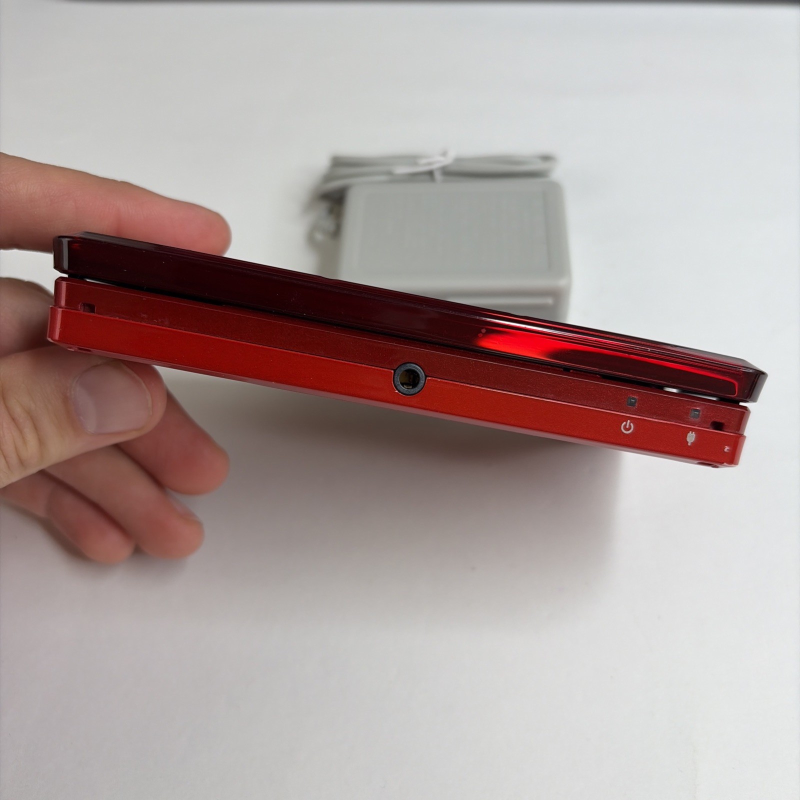 Nintendo 3DS System – Red Region USA, Charger US Model